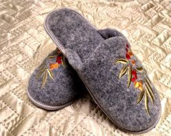 Aroma Felt Slippers Size 6-9 Grey Aroma Felt Slippers Size 6-9 Grey