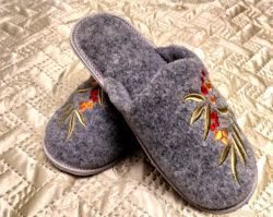 Aroma Felt Slippers Size 6-9 Grey